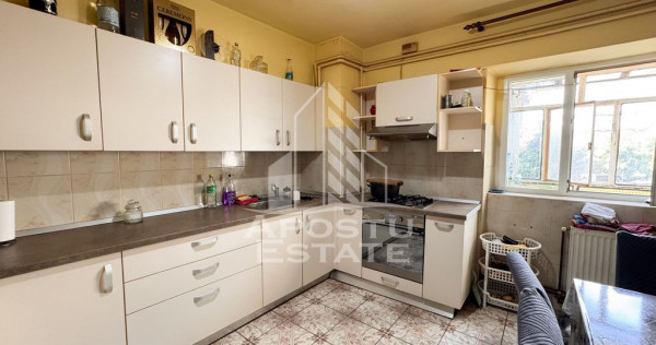 Apartament 4 camere, decomandat, 95mp, etaj 1, zona Turist, Sagului
