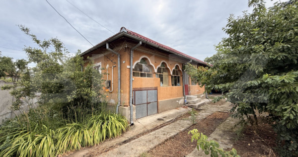 Casă de v&acirc;nzare, 75.20 mp, zona Est - Preajba