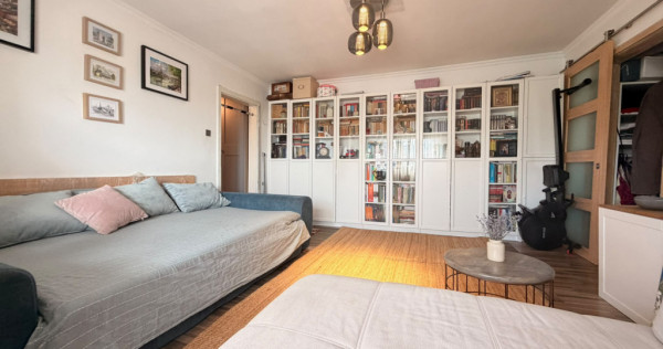 COMISION 0% Apartament cu 3 camere, semidecomandat, etaj 4 -