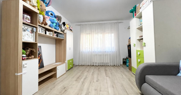 Apartament decomandat 3 camere, 2 bai la parter - zona Soare