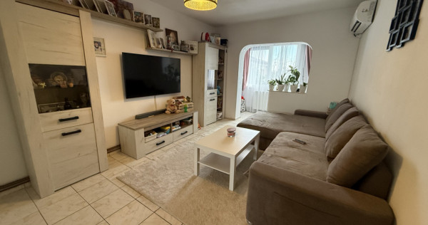 Apartament cu 3 camere, decomandat - Lipovei