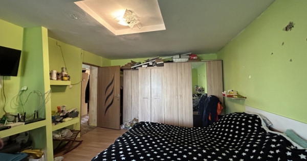 Apartament 4 camere, decomandat, etajul 1, 2 bai, zona Steau