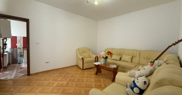 Casa cu 2 camere, semi-decomandat, 50mp utili - zona semicen