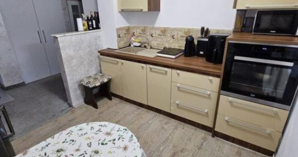 Trocadero, de vanzare 2 camere, decomandat, renovat