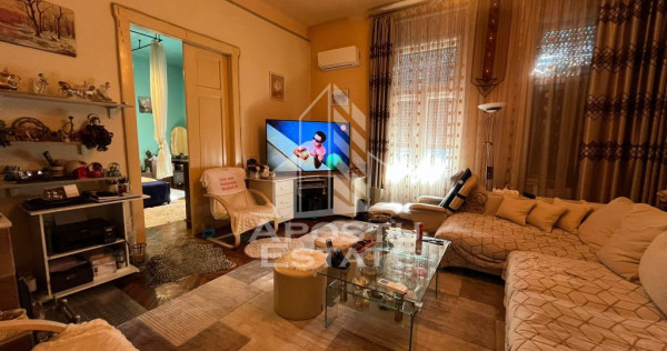 Casa individuala 7 camere, 3 bai, garaj, teren 1129 mp, zona Iosefin