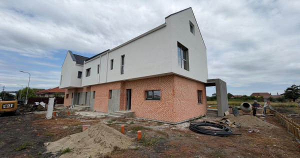 Triplex in Sacalaz | Finisaje premium | 3 camere | Asfalt |