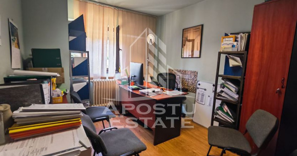 Apartament de vanzare cu 3 camere, parter, zona Aradului