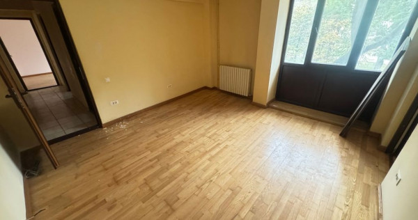 Apartament 3 camere | Bd. Tomis &ndash; Sala Sporturilor | Etaj 1 | Centrală proprie